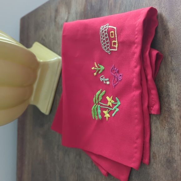 Three Vintage Handmade Red Linen Napkins with Folk Art Embroidery - Picture 3 of 8